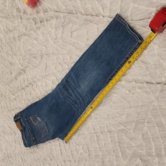 Medium wash high rise, distressed American Eagle jegging jeans size 14! - Picture 10 of 10